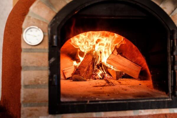 Welk hout is het beste voor een pizza oven? Pizzahoutoven.eu