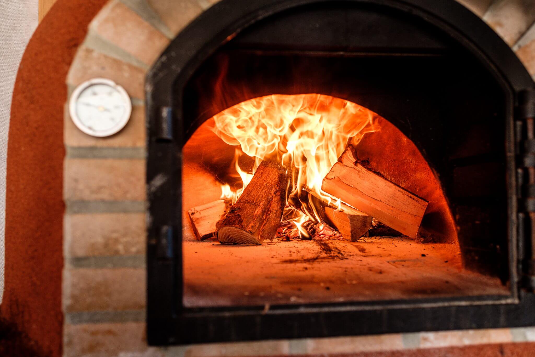 Het eens zijn met Paleis spectrum Welk hout is het beste voor een pizza oven? | Pizzahoutoven.eu